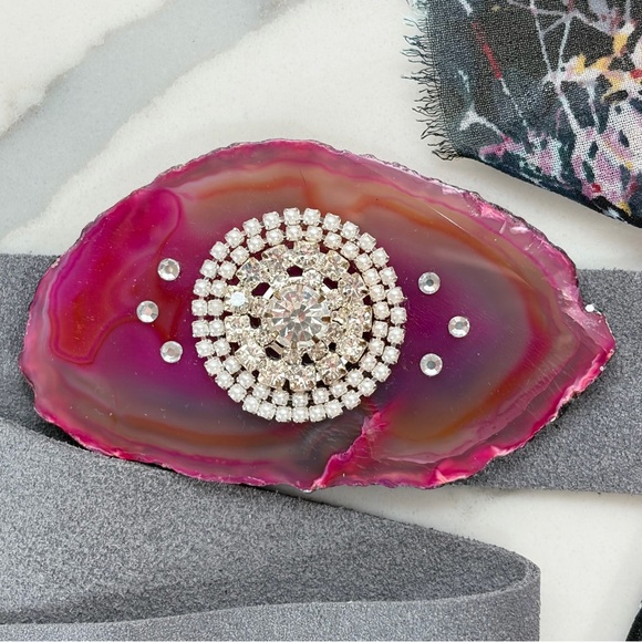 Gray Italian suede, Agate Crystal Hat Band. With faux diamond and pearl center - Picture 3 of 10